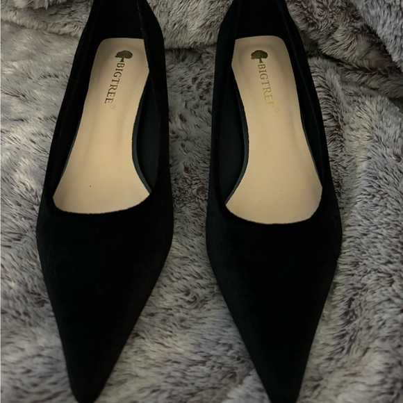 Black Velvet kitten heels never worn . Excellent condition. Size 39 - Picture 10 of 13